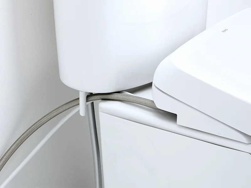 ホースが、便器からはみ出さずに収納できる構造
