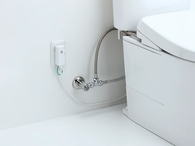給水管、電源コードをすっきりさせて、清掃性がアップ